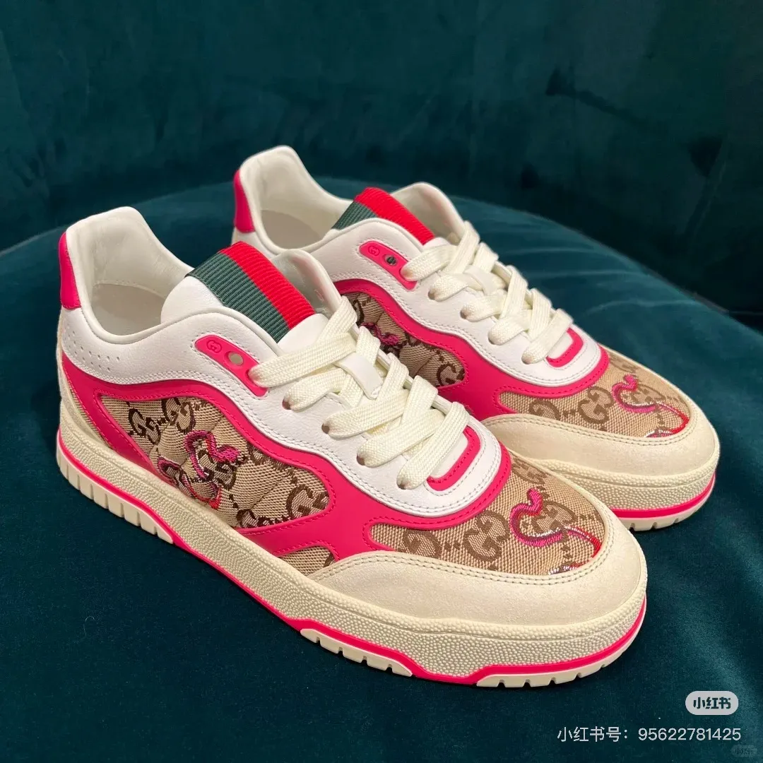 [G Home] P: 600💰 Couple size: Women's 35-40 --- Men's 39-44. (45 custom-made) 🆕2025 Electric embroidered snake GUCC Gucci original order quality The latest popular high and low top distressed couple's sports shoes series are shipped. Original purchase and development Made in China, these high-low sneakers are designed with a basketball-style silhouette, cleverly incorporating hollow panels and distressed effects, showing their unique ingenuity. The ingenuity incorporates brand logo details such as interlocking Double G styling accessories and Gucci lettering, a low-key tribute to the brand's design heritage. Exquisite packaging at the delivery counter 🛍📦 ▪️ Fabric: Original custom-made imported cowhide stitching ▪️ Lining: Imported first-layer cowhide ▪️ Sole: Original molded TPU sole ▪️ Sole thickness: 3cm